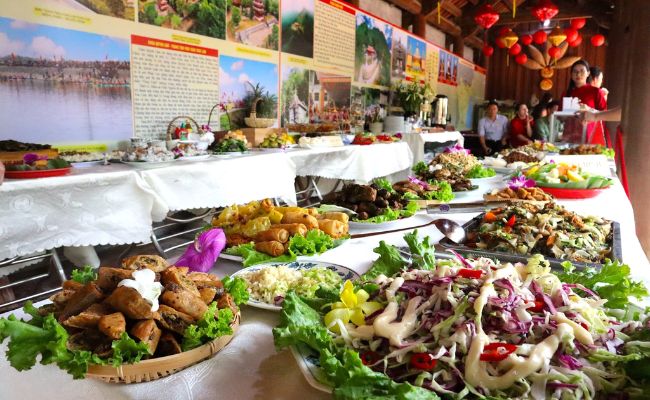 Mới lạ tiệc buffet chay tại chùa Côn Sơn